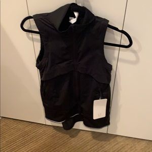 NWT Lululemon Kicking Asphalt Vest, Size 4